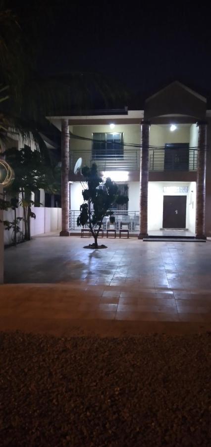 Fresh Air Lodge Sakumono Bagian luar foto