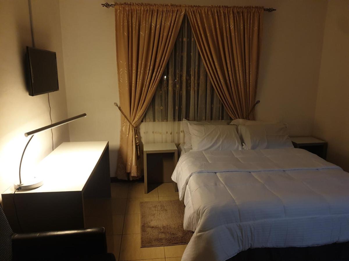 Fresh Air Lodge Sakumono Bagian luar foto